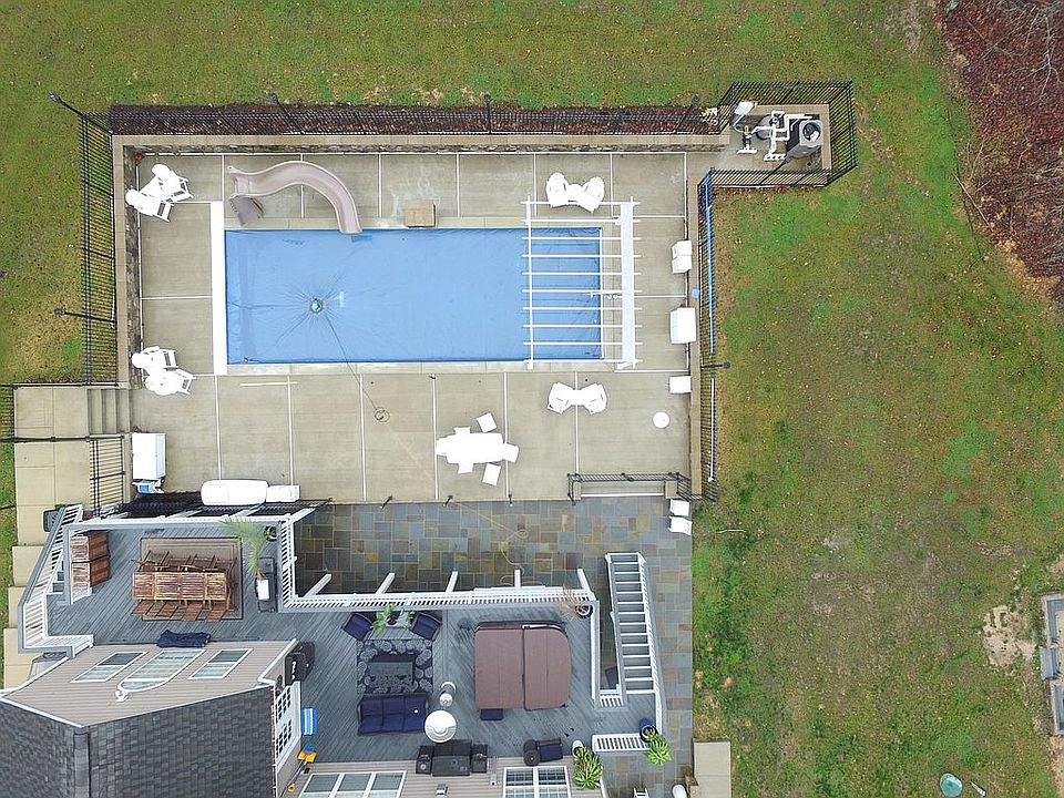2nd image of 375 Gentle Breeze Cir