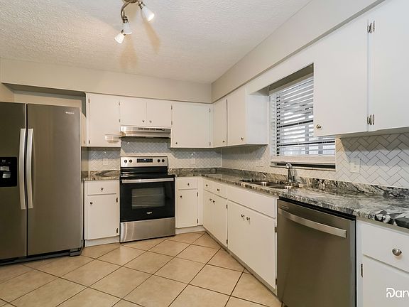 3rd image of 2654 Glenview Dr