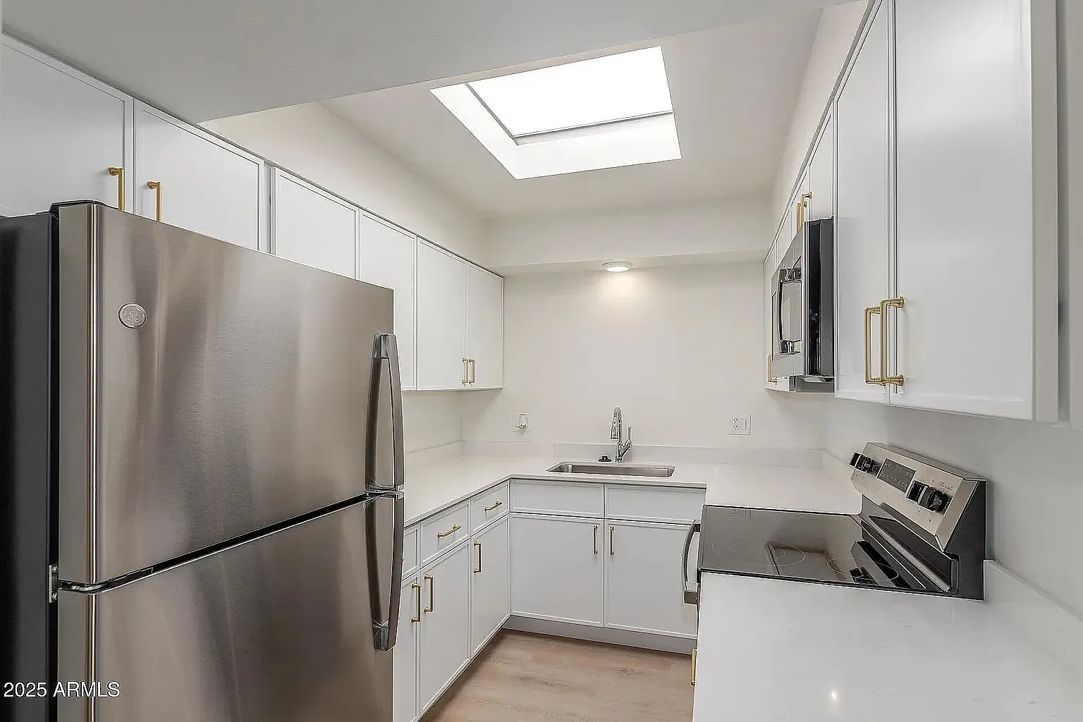 2 bed, 886 sqft, $1,550 — Photo 3