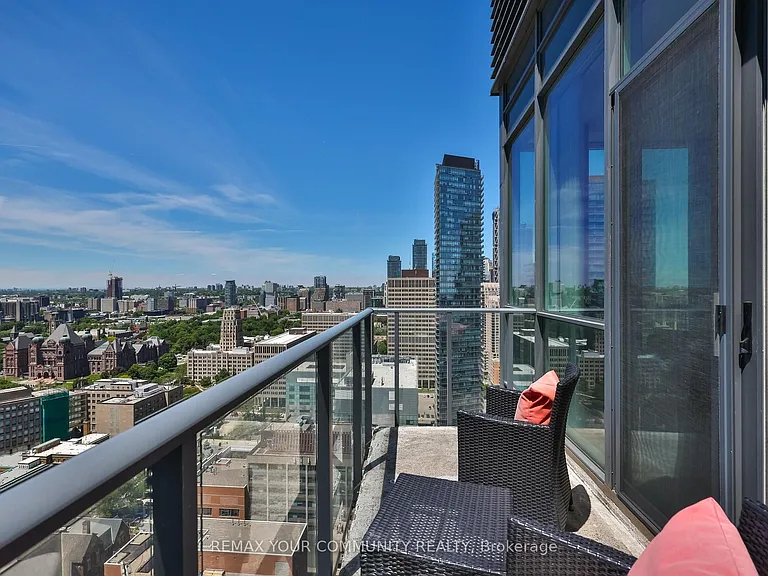 770 Bay St #Penthouse 101 — Photo 32