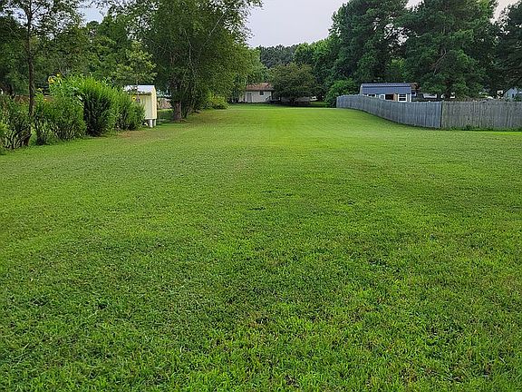 4th image of 208 Belmont Dr