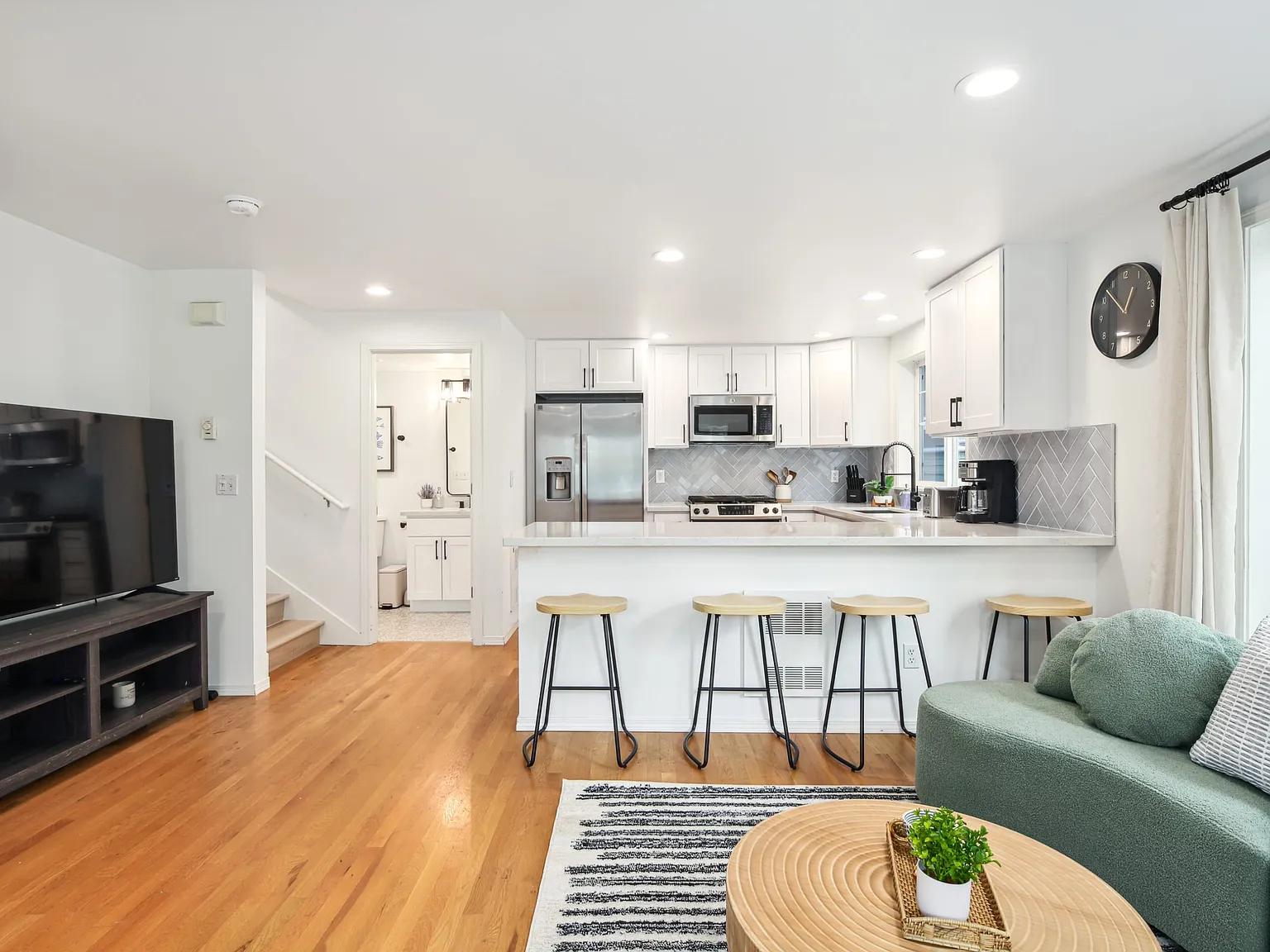 3 bed, 1270 sqft, $4,000 — Photo 3