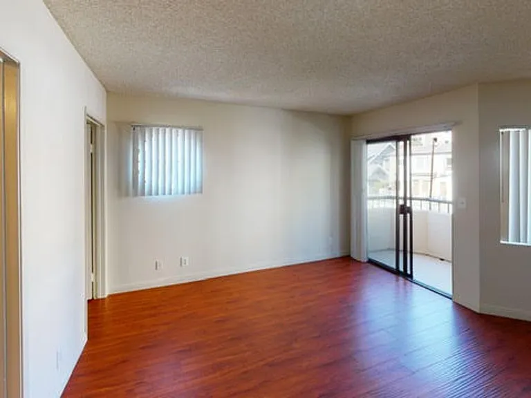 FRA - Francis Apartments — Photo 16