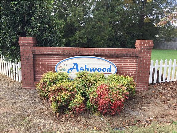 4th image of 202 Ashwood Ln