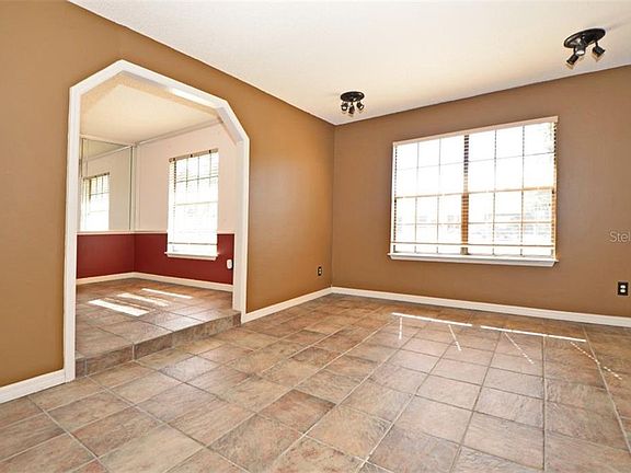 4th image of 901 Stone Creek Ct