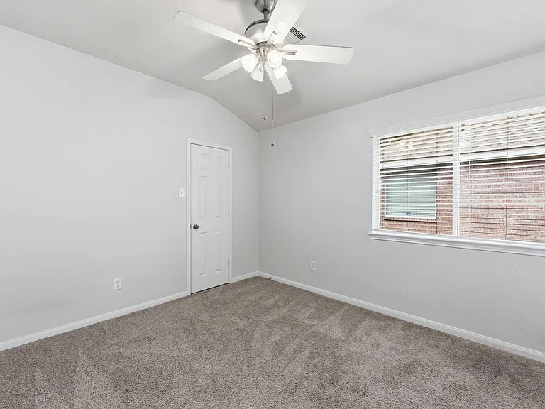 21011 Narrow Gate Dr — Photo 18