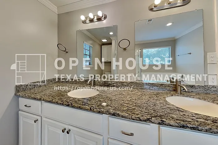 3918 Forest Village Dr — Photo 14