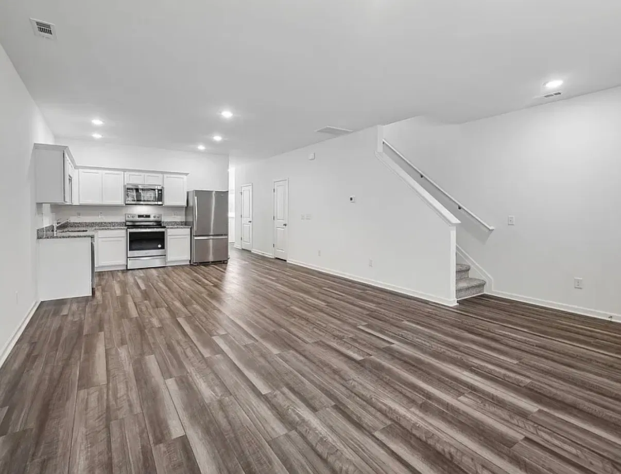 3 bed, 1594 sqft, $1,850 — Photo 3