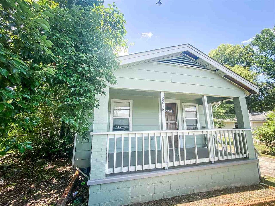 1st image of 2216 Saxon St