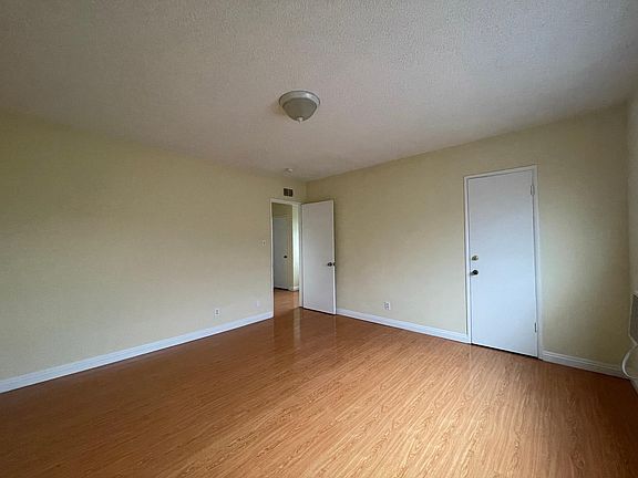 5th image of 255 S Pine St #A