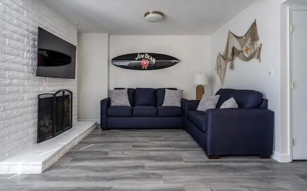 3 bed, 1200 sqft, $5,500 — Photo 2