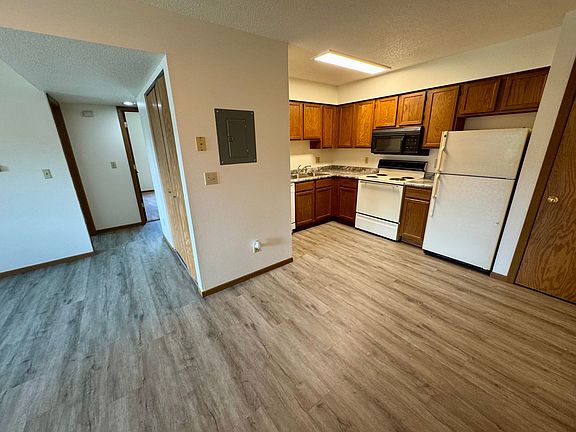 3rd image of 156 W Side Dr