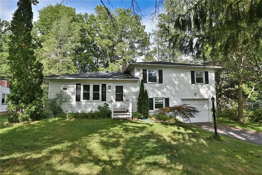 3 bed, 1.0 bath, 1560 sqft, $2,500 — Photo 1