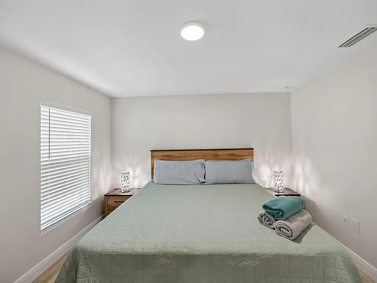12114 Clarendon Ave — Photo 15