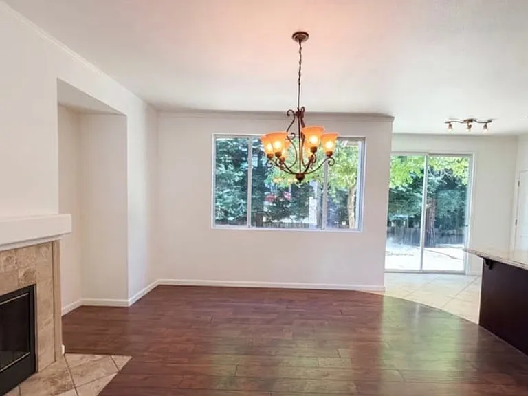 819 Clover Park Dr — Photo 1