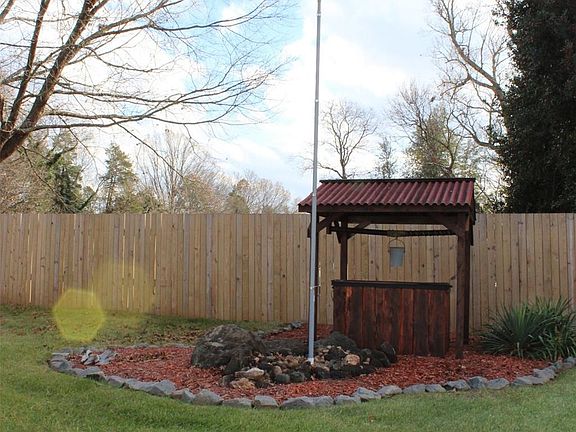 4th image of 126 Beechwood Dr