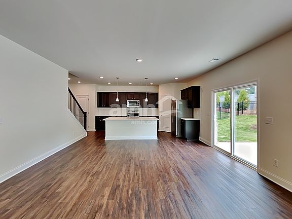 5th image of 899 Carnaby Ln