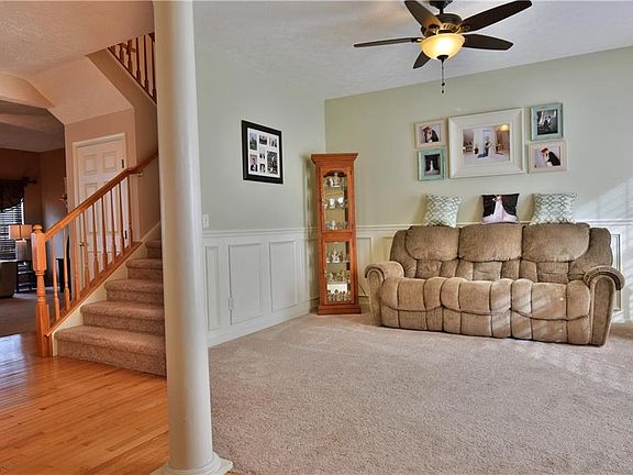 4th image of 1311 Edgewood Ln