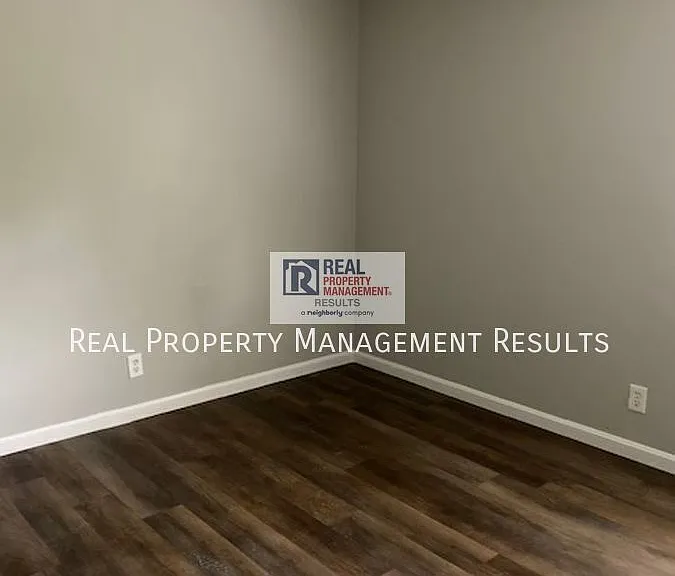 613 Village Ln #19 — Photo 6