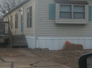 302 Green Creek Dr, Fenton, MO 63026