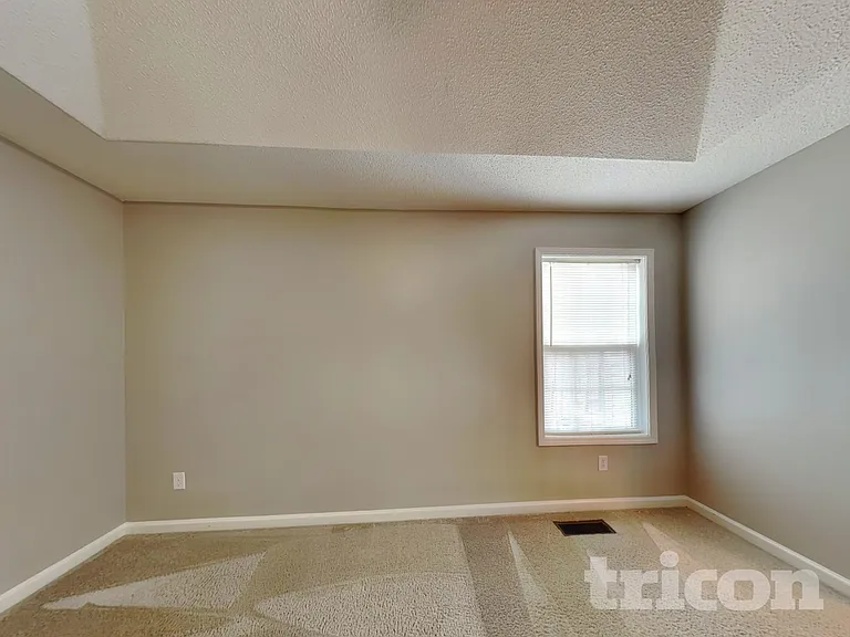 57 Honeysuckle Ct — Photo 7