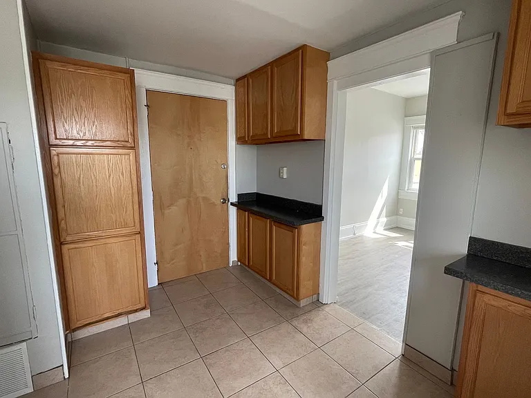 12022 Mayfield Rd — Photo 3