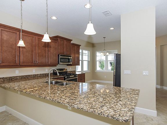 3rd image of 1674 Victoria Gardens Dr