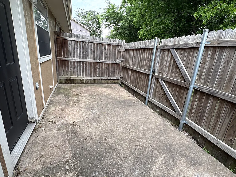 1607 N Nolan River Rd #A — Photo 6
