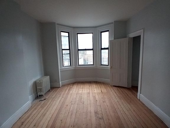 4th image of 69 N Broadway #5