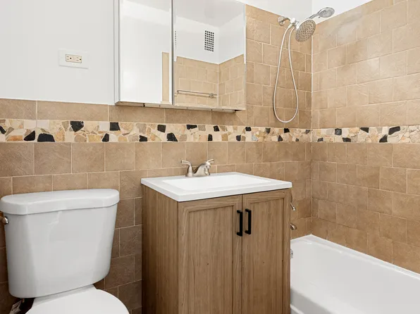 555 Kappock Street image 17 of 23