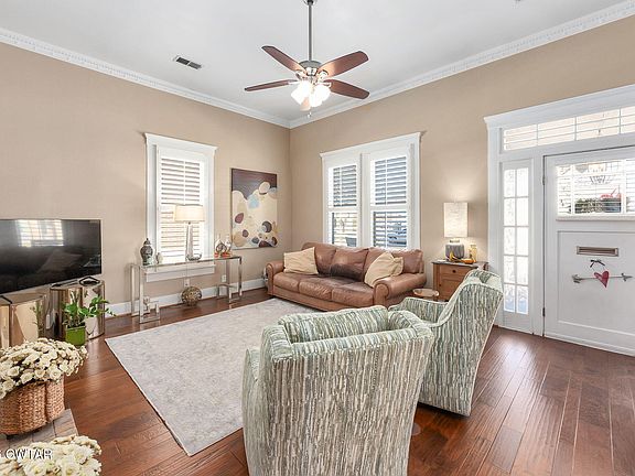 5th image of 304 S College St