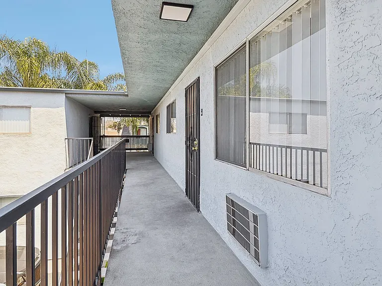Terre at 1037 Peach — Photo 15