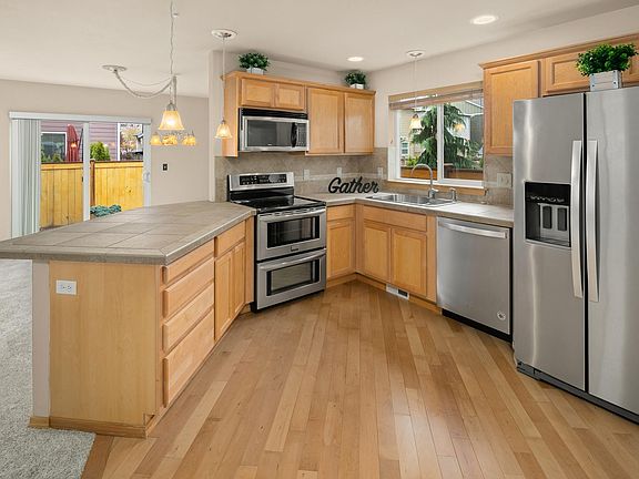 Kitchen, stainless steel appliances
