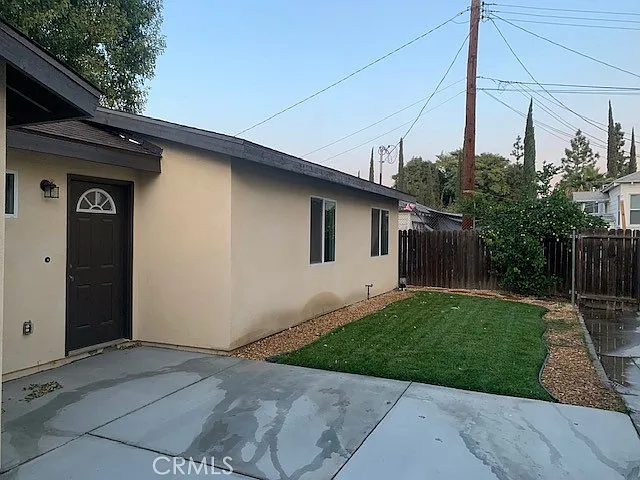 2 bed, 800 sqft, $2,400 — Photo 2