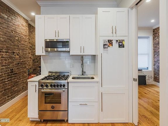 4th image of 309 E 75th St #28