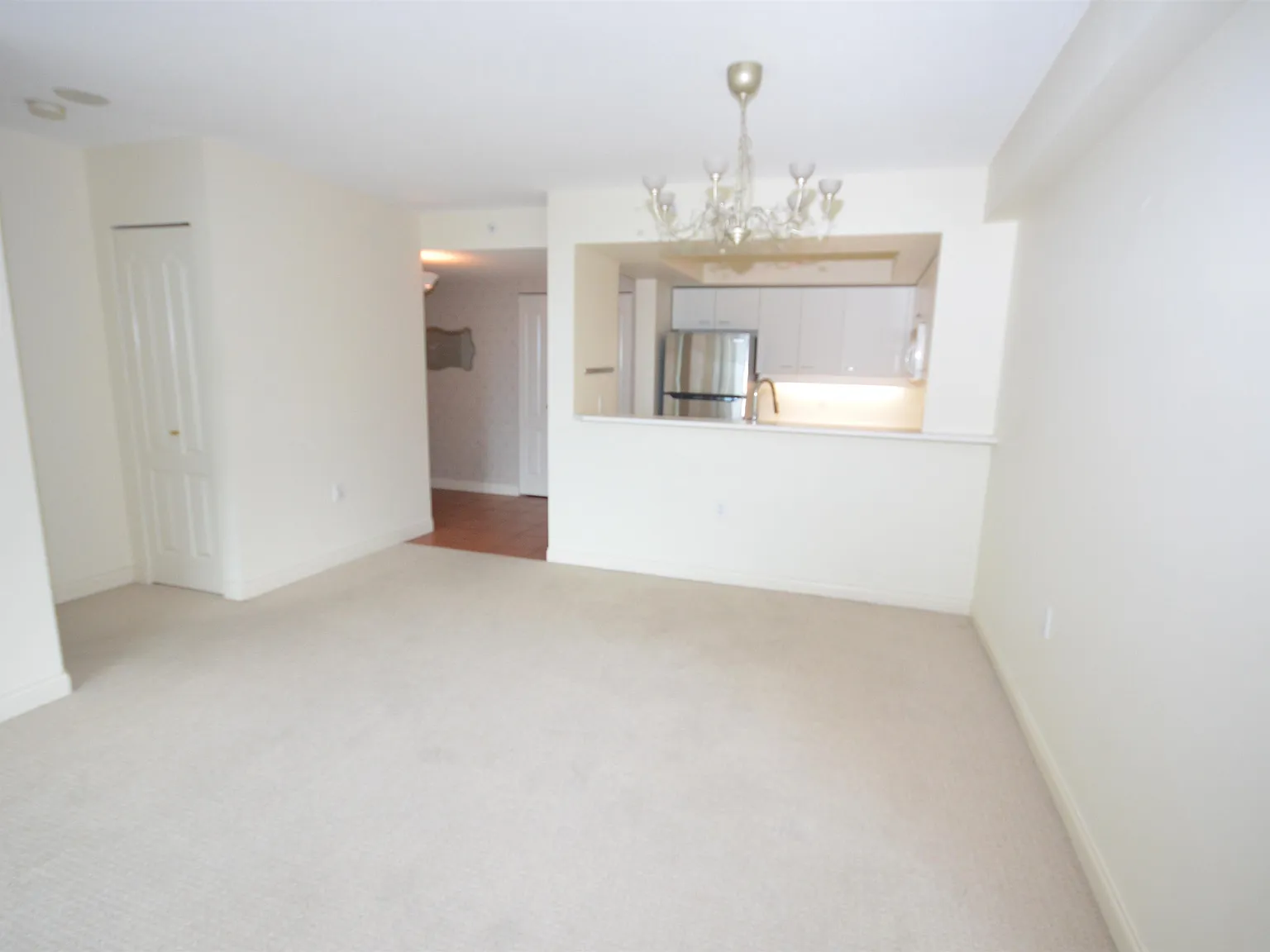 3 bed, 1061 sqft, $2,888 — Photo 4