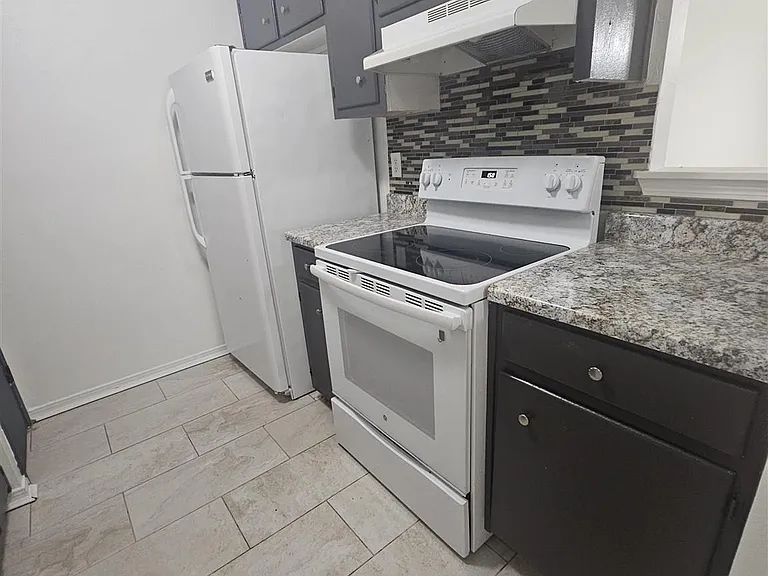8380 Country Walk Dr #B — Photo 13