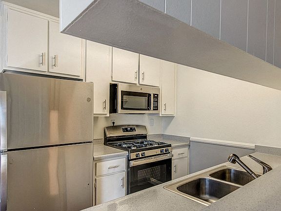 3rd image of 4829 W 120th St APT 6