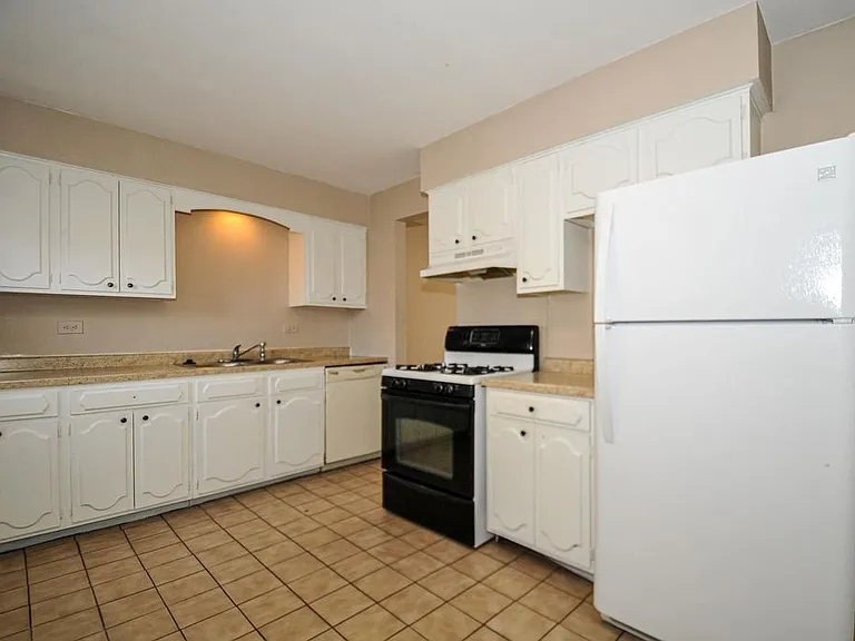 513 W Potter St — Photo 28