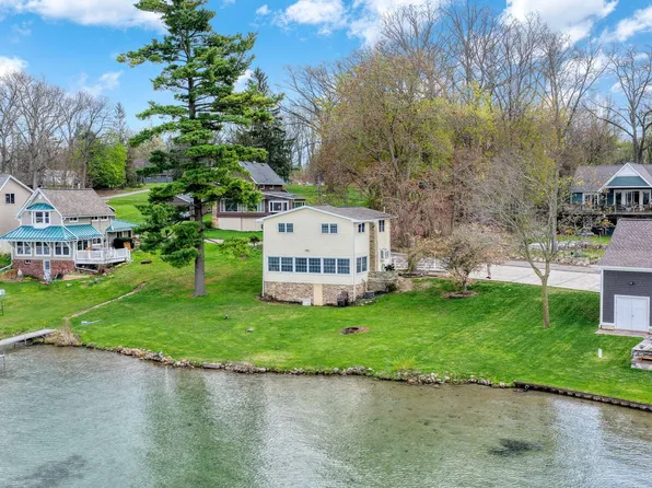 425 Oakwood Ave, Clarklake, MI 49234