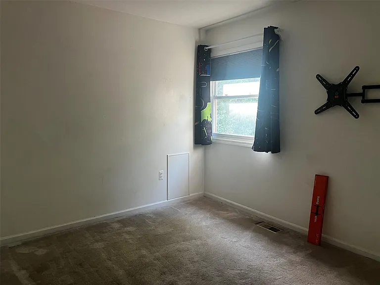 6330 Odessa Dr — Photo 8