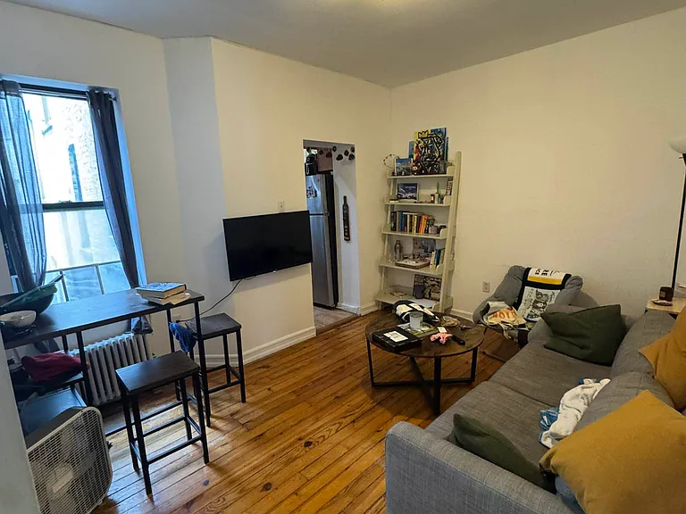 530 E 13th St #18 — Photo 11