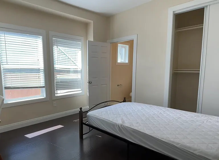 1201 W 36th Pl — Photo 13