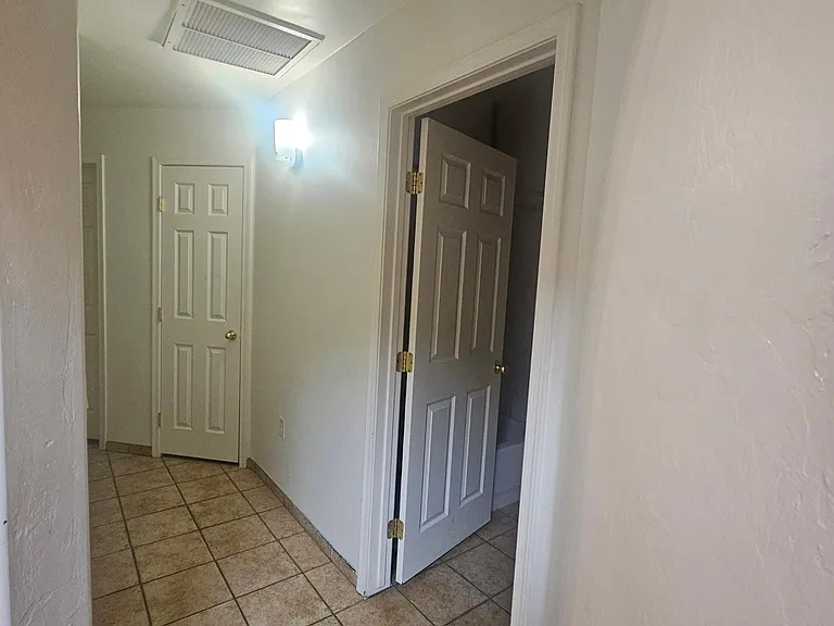 2047 W Bramburgh Ct — Photo 6