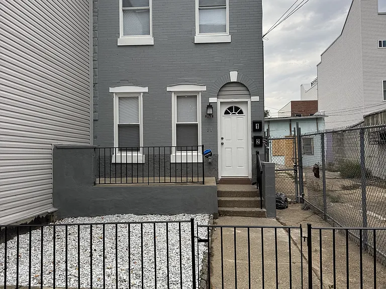 1933 W Huntingdon St — Photo 1