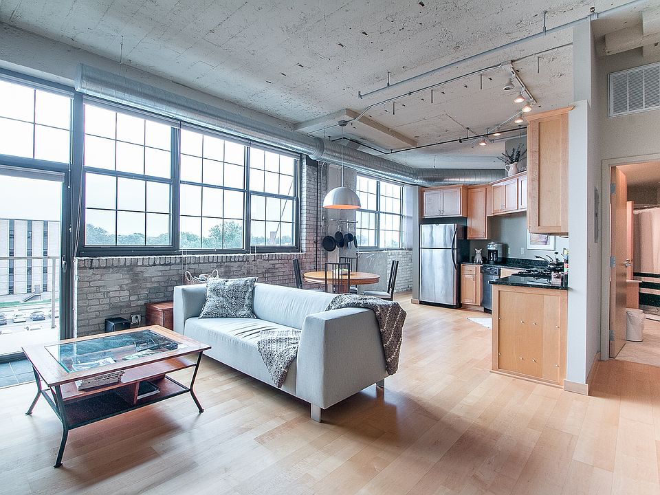 Loft style w/ large window