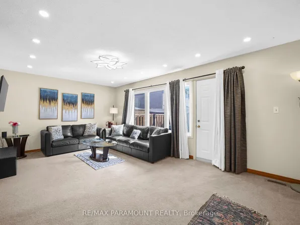 85 Albright Rd #4, Hamilton, ON L8K 6H1