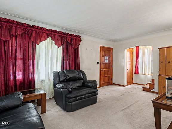 5th image of 1204 Hawk St