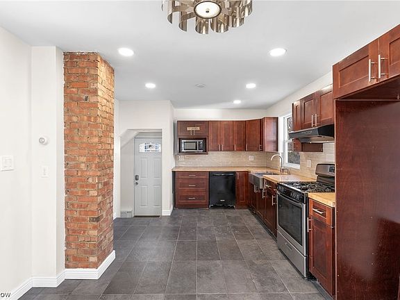 3rd image of 12522 Crossburn Ave