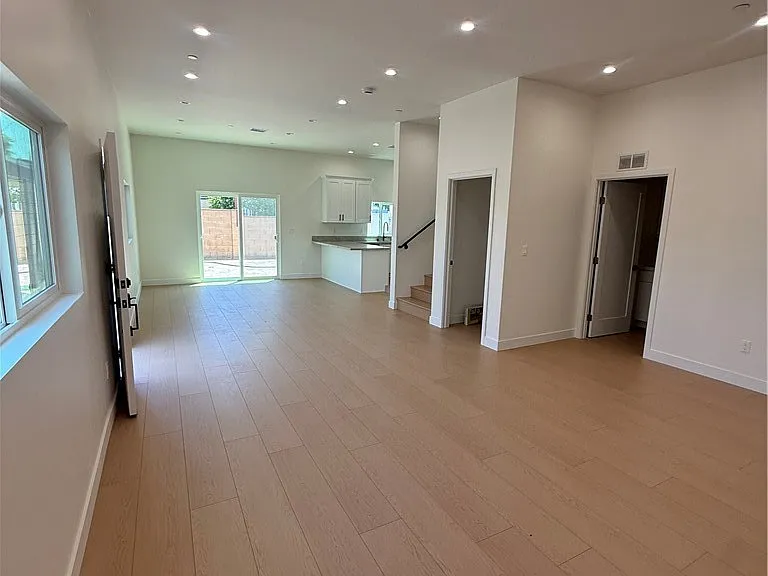 10026 Norwich Ave — Photo 6